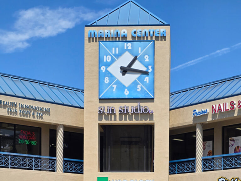 Shopping center Pacific Jewelry Buyers is located in